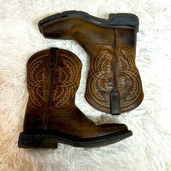 Ariat Western Boots with Wiggle Room - Picture 1 of 9
